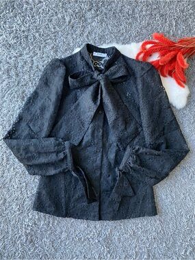 Tenax Floral Lace Blouse
